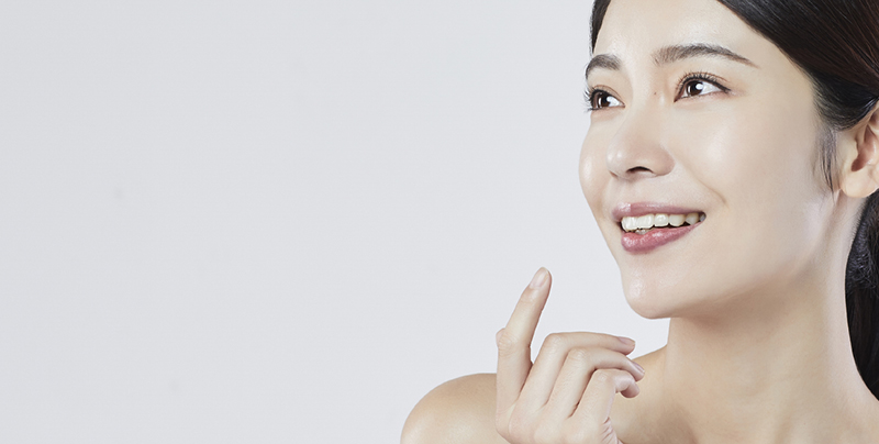 
								Aesthetic Clinic
								심미치료
								치아의 기능회복은 물론이고
								심미적인 자심감까지 회복합니다.
							